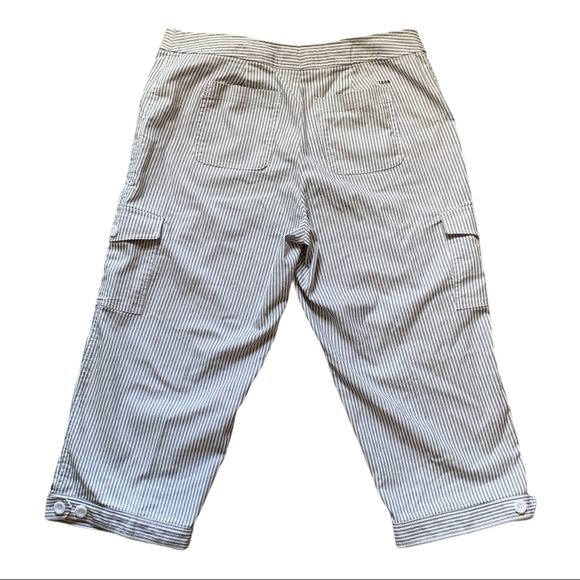 IZOD Capri Pinstriped Dress Pants Black & White Comfy Sport Fitted - Picture 3 of 3